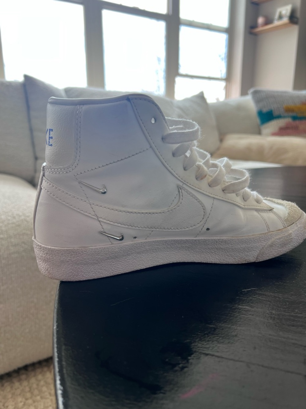Nike Blazer Mid '77 SE Women's White Metallic Silver Sneaker - Picture 5 of 8